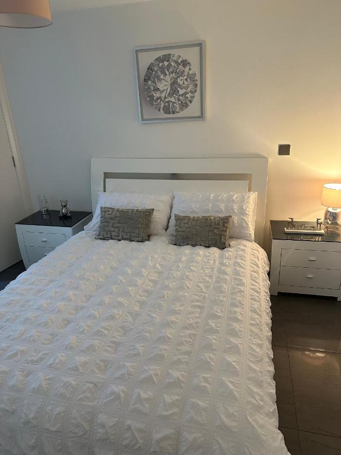 Luxury Apartment Belfast City Centre Overlooking Custom House Sqaure Luaran gambar